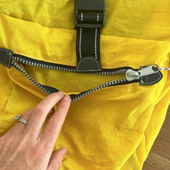 Vintage Disney Toon Toown   Mickey Mouse yellow nylon  Backpack, 90’s, vintage - Picture 7 of 13